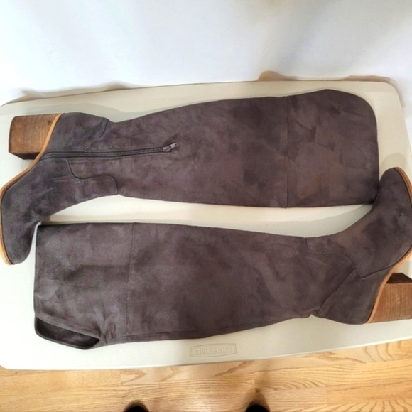 Melrose and Market Gray Faux Suede Over-The-Knee Stacked Heel Boots - Size 9.5 - Picture 9 of 16